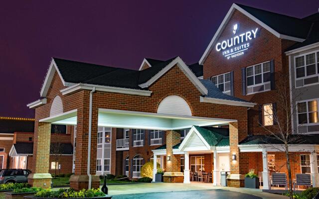 Country Inn & Suites by Radisson, Milwaukee West (Brookfield), WI