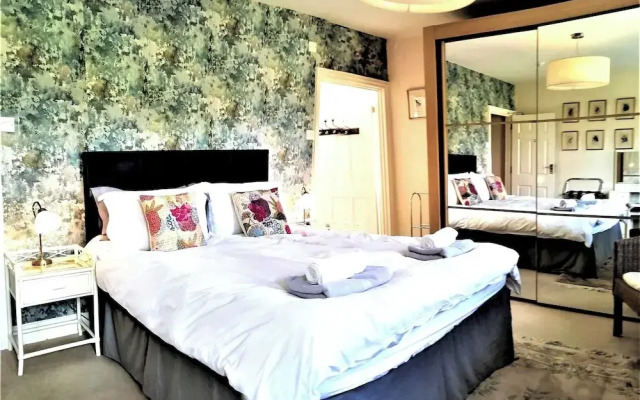 Escape the Ordinary - Dorset Village Vacation