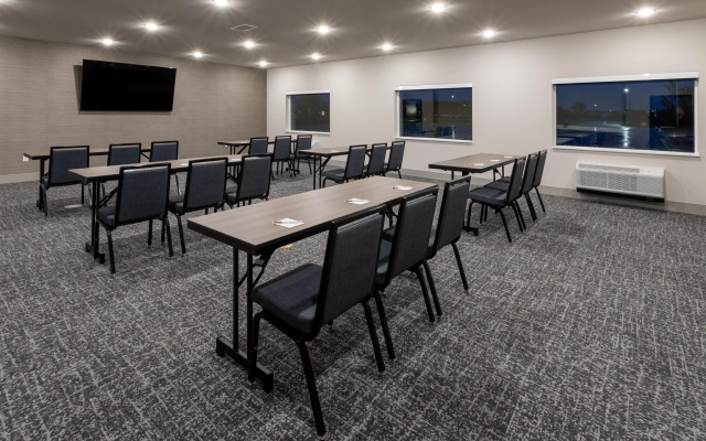 GrandStay Hotel & Suites Kaukauna