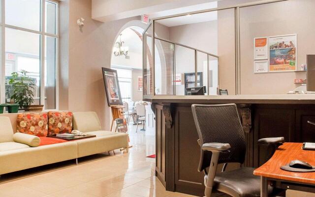 Woodstock Inn and Suites