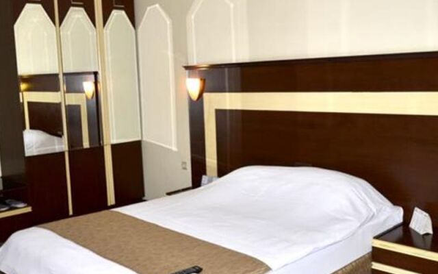 Tilmen Hotel