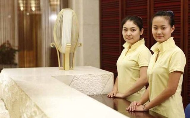 Golden Elephant Golf Hotel