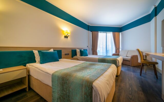 Maritim Hotel Saray Regency