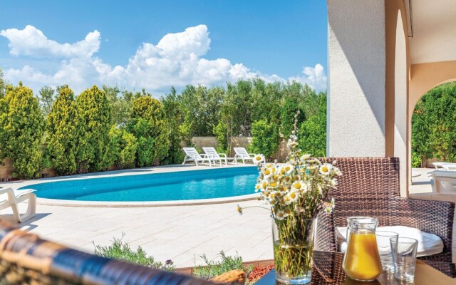 Nice Home in Pula With Wifi and 6 Bedrooms