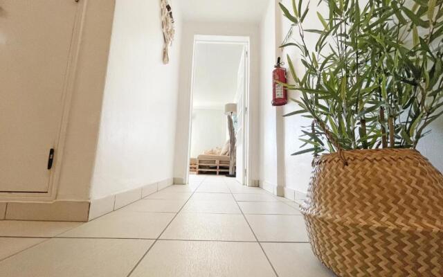 Beachfront Oura - 100m Beach, Seaview, Garage, 300m Strip