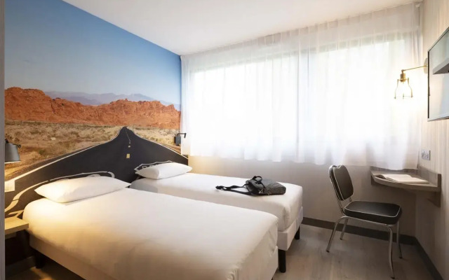 Break Hotel