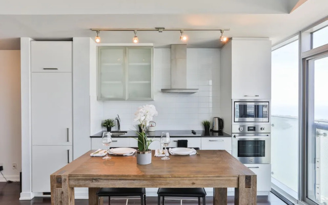 Stylish Modern Condo in Old Toronto