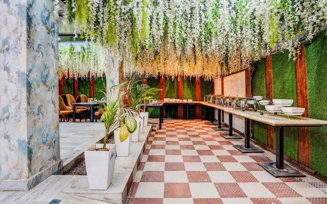 Fabhotel Dream Palace I