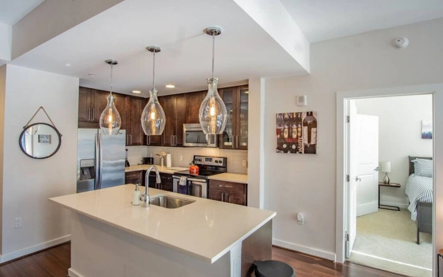 2 Bedroom Modern Apartment Near Buckhead Station