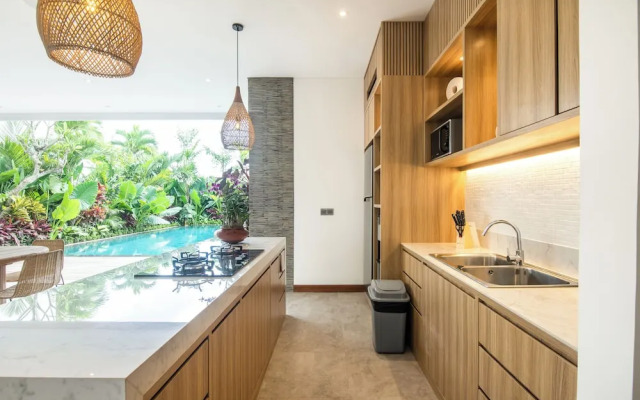 Coastal Elegance: 4BR Villa, 400m to Finns,
