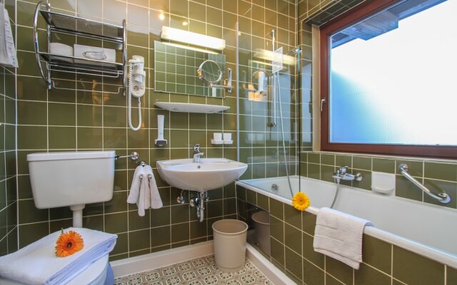 Hotel Tiroler ADLER Bed & Breakfast