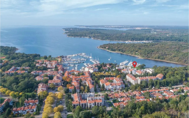 Two-Bedroom Apartment in Cervar Porat