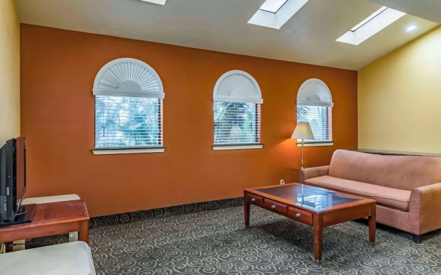 Econo Lodge Near Lackland Air Force Base-SeaWorld