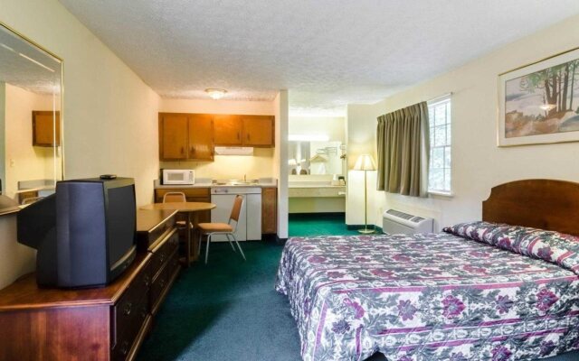 Econo Lodge Colonial