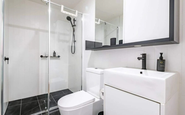 Bright 1 Bedroom Apartment in St Kilda