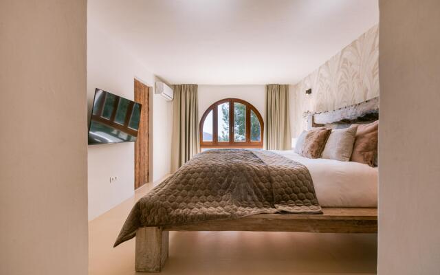 Can Furnet in Ibiza with 4 bedrooms and 8 bathrooms