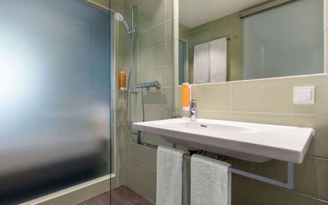 Super 8 By Wyndham Oberhausen