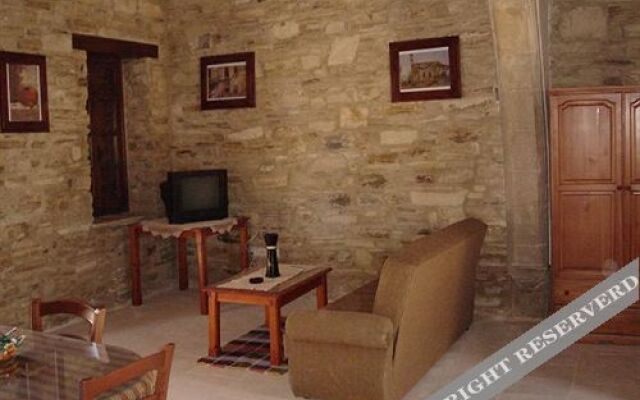 Romios Holiday Apartments