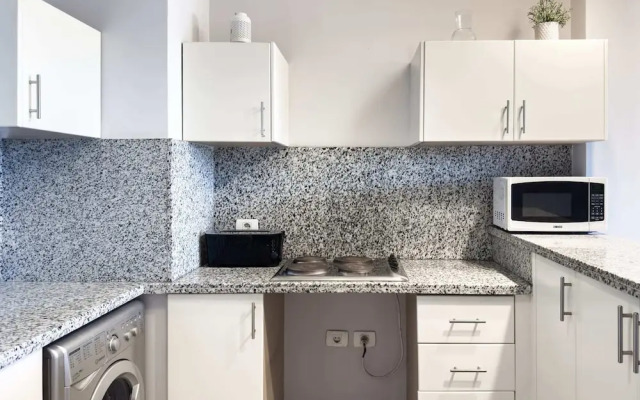 Xuru Stays I The 2bdr Warmhearted Waterside Apt