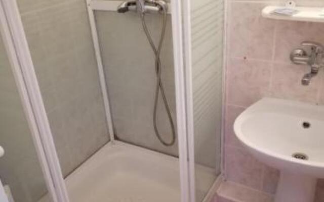 Ow Meduza I Biala Mewa