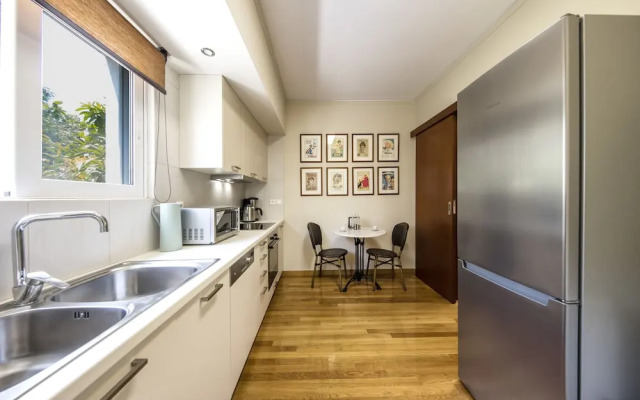 New renovated apt 2' to Acropolis museum
