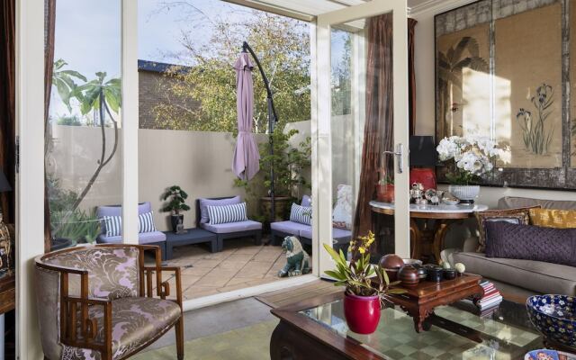 Eclectic 2 Bed & 2 Bath in Armadale with Parking