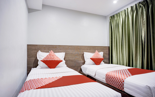 Collection O Gapura Hotel Near Parapat Penatapan Danau Toba – Guest Rooms – Parapat