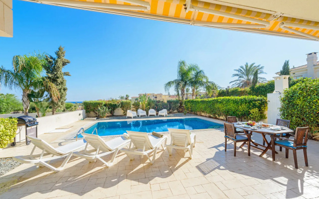 Ariadne Villa