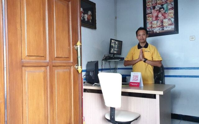 OYO 2302 Blue House Costel Syariah