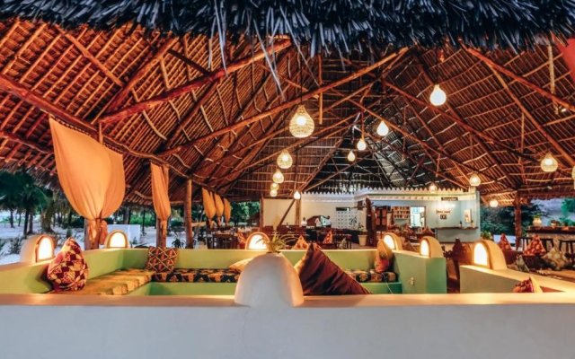 Hakuna Majiwe Beach Lodge