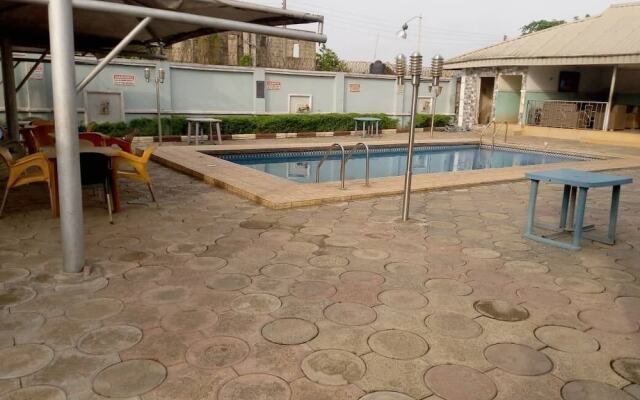 Brentwood Hotel
