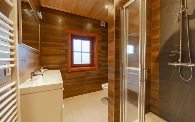 Wooden Holiday Home with Microwave near Brunssummerheide