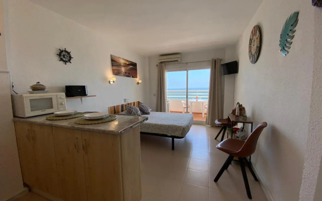 Stylish Fuengirola Studio with Panoramic Sea View