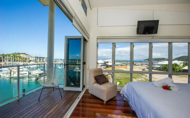 Beachside Magnetic Harbour