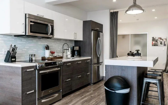 Bright, Cozy & Clean in DTLA w/ Amazing Rooftop!