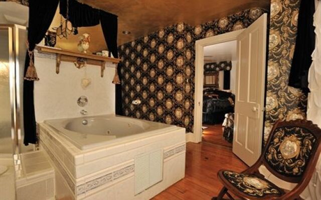 Old Victorian Farmhouse Bed and Breakfast