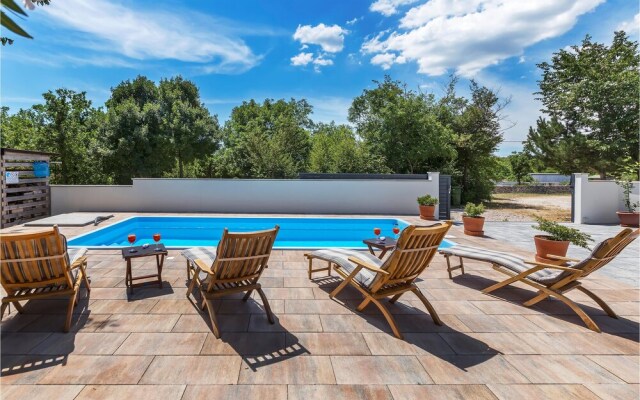 Stunning Home in Trget With Outdoor Swimming Pool, Wifi and 2 Bedrooms