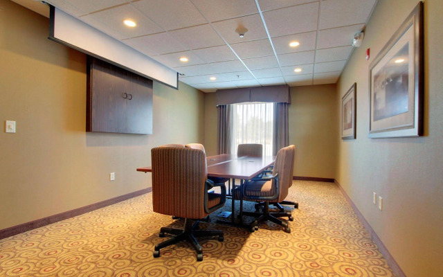 Hampton Inn & Suites West Bend