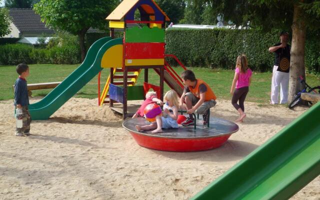 Camping LE VILLAGE PARISIEN****