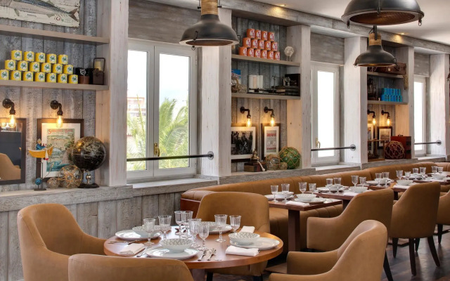 Grand Hotel Des Sablettes Plage, Curio Collection By Hilton