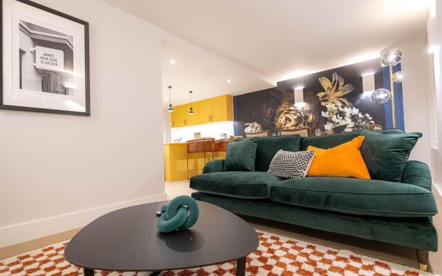 Three Bedroom Near Brick Lane by Belvilla