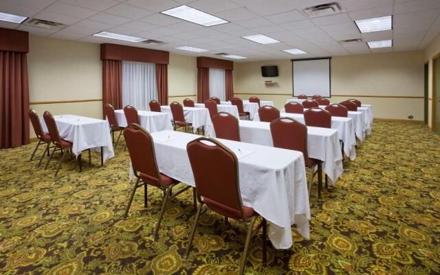 Country Inn And Suites By Radisson, Watertown, Sd