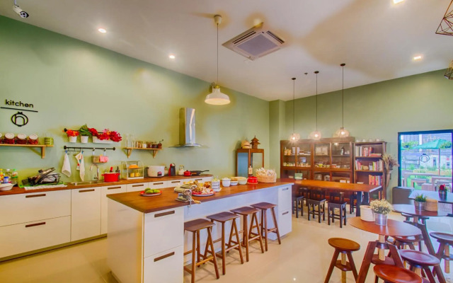 Hom hostel & cooking club