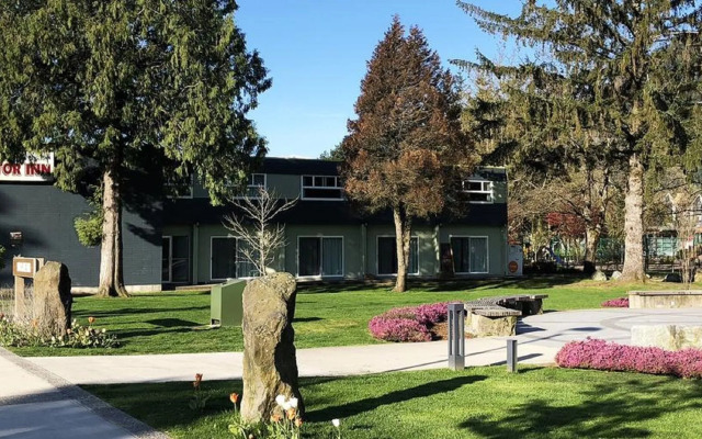 August Jack Motor Inn