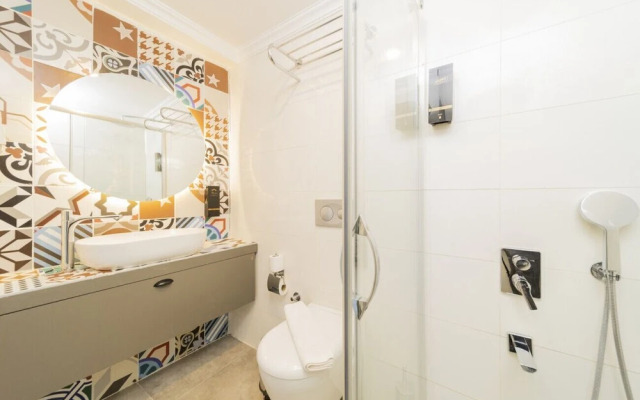 Marvelous Studio Hotel Room Near Hadrian s Gate