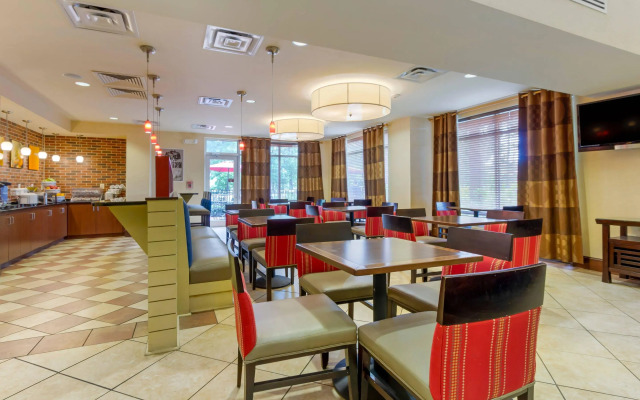 Comfort Suites Charleston West Ashley