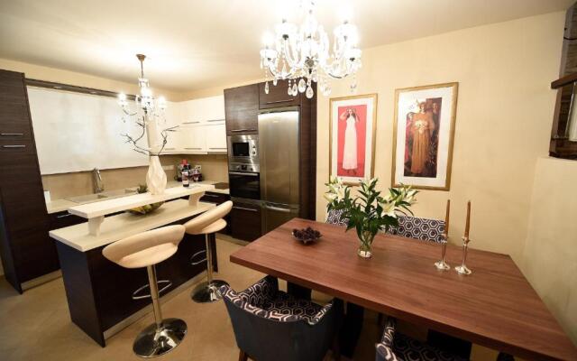 Ninos Luxury Apartment