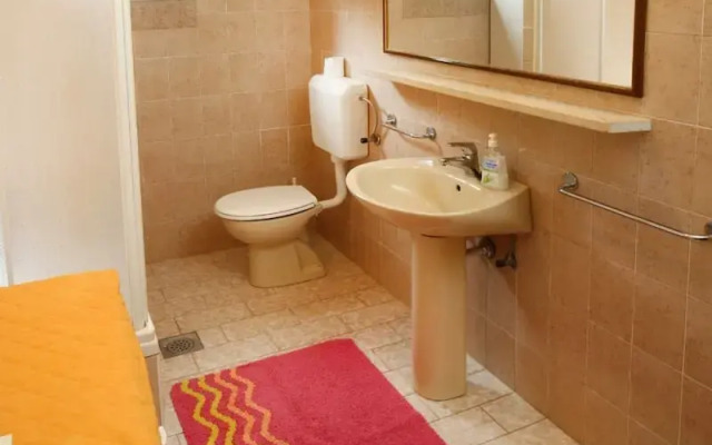 Neda - Perfect Location & Free Parking - A1