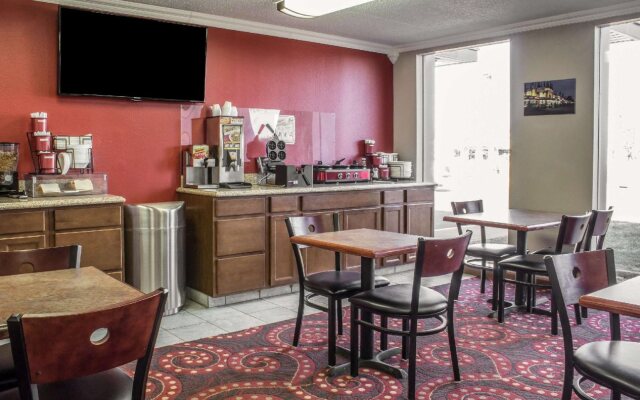 Spencer Inn and Suites