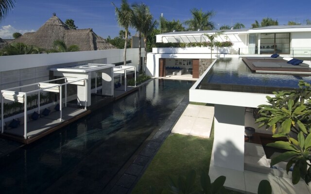 Villa Aqua